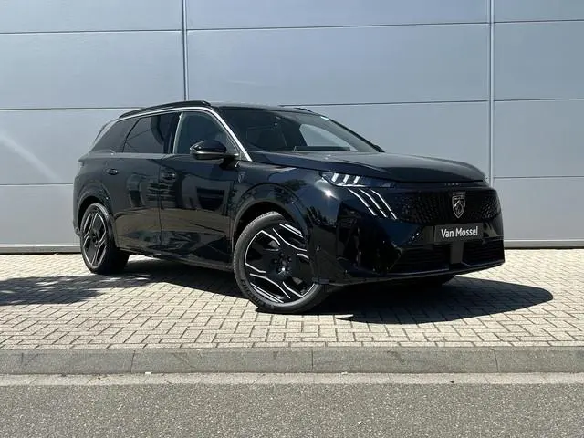 Peugeot e-5008