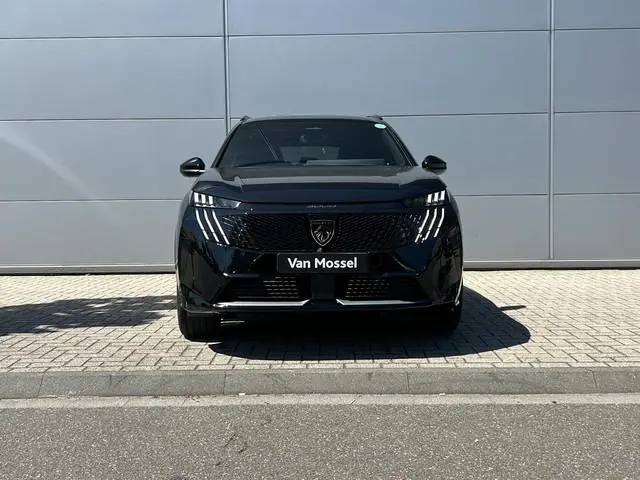 Peugeot e-5008