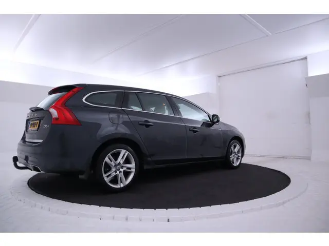 Volvo V60 2.4 D6 Twin Engine R-Design Leer, Memory, Navigatie, Climate,