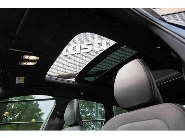 Volvo XC60 2.0 Recharge T8 AWD R-Design , Panoramadak, Trekhaak, Adap. cruise, 21 Inch Velgen