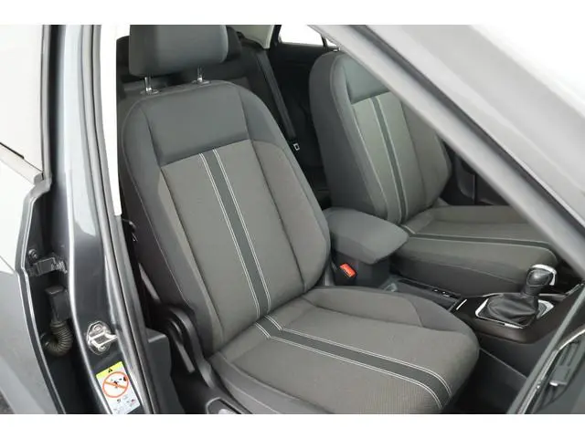Volkswagen T-Roc 1.5 TSI 150pk DSG Style Trekhaak Camera Stoelverwarming Led Panoramadak Navigatie