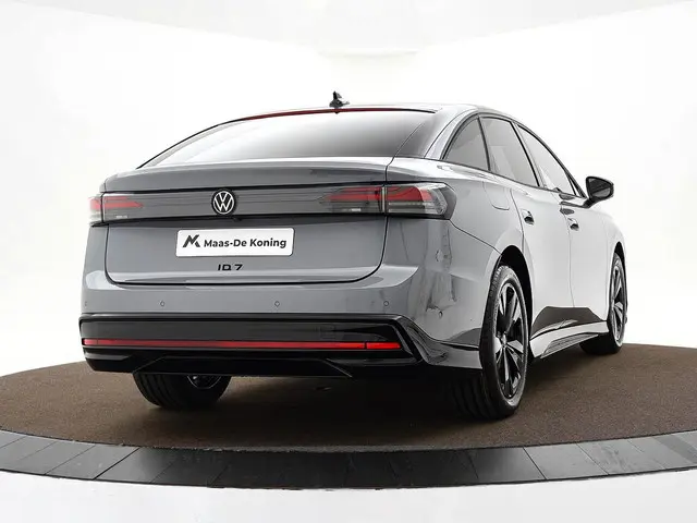 Volkswagen ID.7 Limited Edition 77 kWh accu 286 PK PRIVATE LEASE VANAF €499P/M · Achteruitrijcamera...