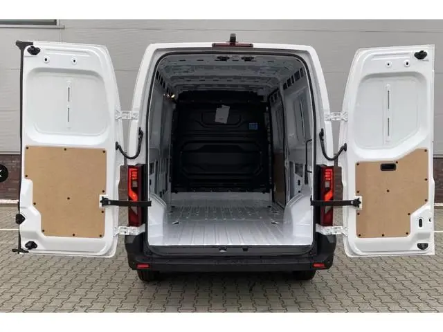 Nissan Interstar 2.3 dCi L3H2 N-Connecta