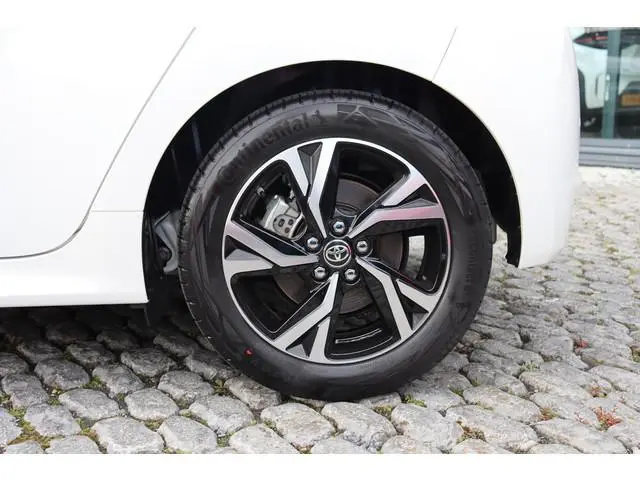 Toyota Yaris 1.5 Hybrid 115 Dynamic, Comfort pack, BSM, Stoel en stuurverwarming, Lendesteun, Apple...