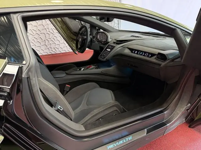 Lamborghini Revuelto