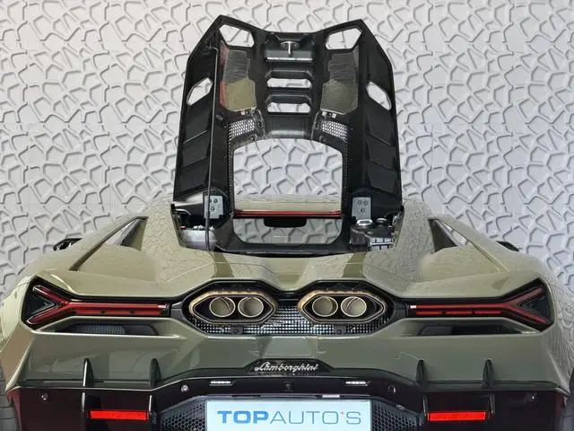 Lamborghini Revuelto