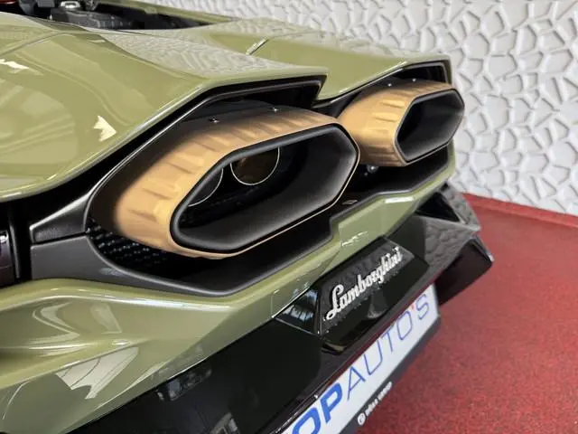 Lamborghini Revuelto