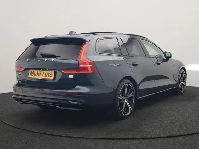 Volvo V60 T6 PHEV AWD Plus Dark Long Range 350pk Dealer O.H | Trekhaak Af Fabriek | Panodak | Adapti...