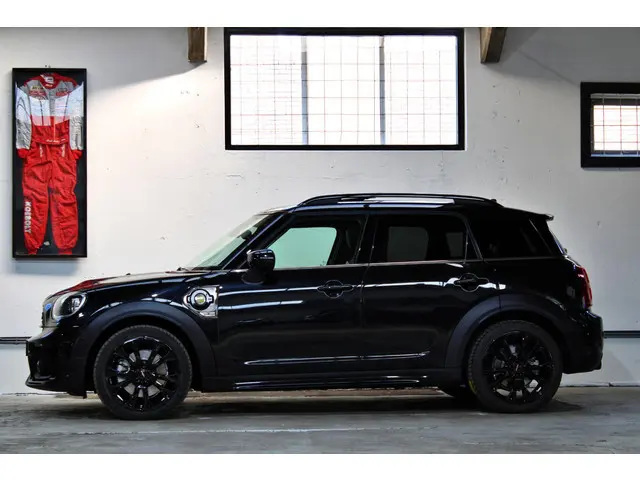 Mini Mini Countryman 1.5 Cooper S E ALL4 John Cooper Works | Panoramadak | 19 inch | Memory | NL aut...