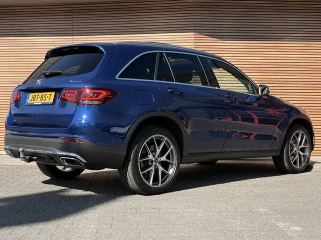 Mercedes-Benz GLC-klasse 300e 4MATIC Business Solution AMG Panodak / Trekhaak / Leer / LED / Camera...