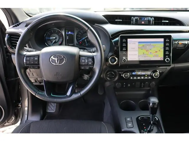 Toyota HiLux 2.8 D-4D Xtra Cab Invincible, sperdifferentieel, Euro 6, Trekhaak, Treeplanken, Climate...
