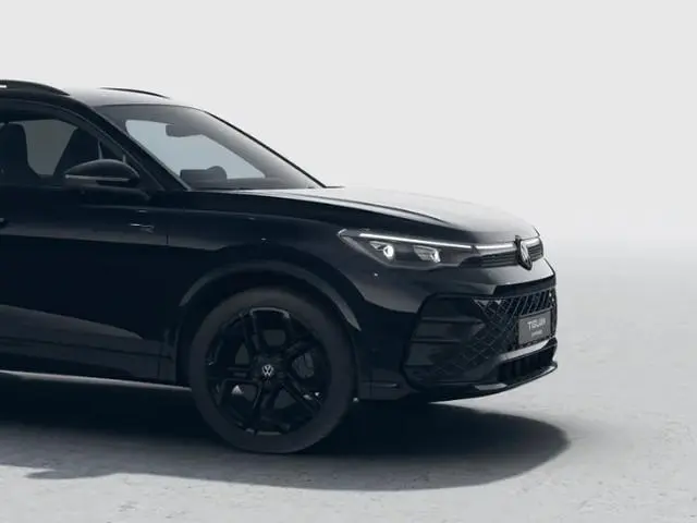 Volkswagen Tiguan R-Line Edition 1.5 eHybrid 204 PK 6 versn. DSG · Black Style Pakket · Panoramaschu...