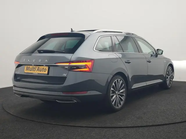 ŠKODA Superb Combi 1.4 TSI iV Laurin & Klement PHEV 218pk Dealer O.H. | Trekhaak Af Fabriek | Panoda...
