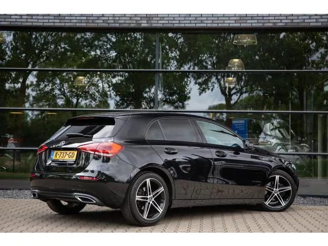 Mercedes-Benz A-klasse 180 Premium Plus , Achteruitrijcamera, Carplay, Stoelverwarming, Leder
