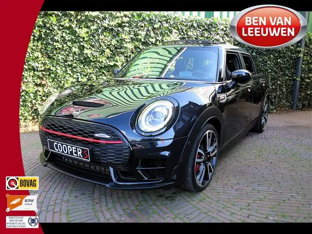 MINI Clubman 2.0 JCW ALL4 Chili F54 LCI NL-auto, 306pk, Pano, HK, HUD, A.cam en 19"