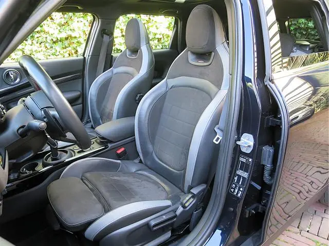 MINI Clubman 2.0 JCW ALL4 Chili F54 LCI NL-auto, 306pk, Pano, HK, HUD, A.cam en 19"