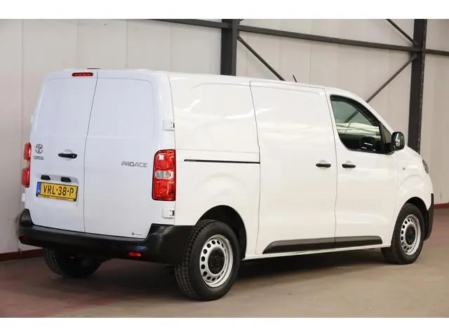 Toyota PROACE Worker 2.0 D-4D L2H1 LANG EURO 6