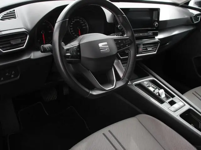 SEAT Leon Sportstourer 1.5 eTSI 150pk DSG Style Navigatie Apple Carplay/Android Auto Parkeersensor a...