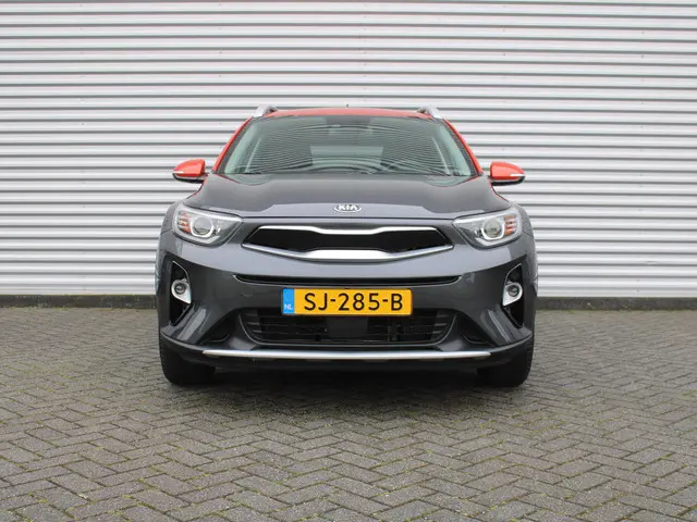 Kia Stonic 1.0 T-GDi DynamicLine | Trekhaak | Camera | Navi | Keyless | Clima | Cruise | 17" LM | Ee...