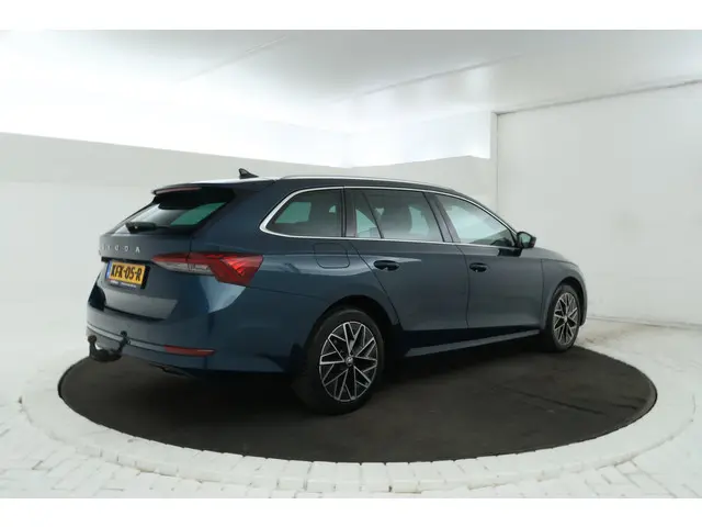 ŠKODA Octavia Combi 2.0 TDI Automaat, Navigatie, Climate, trekhaak,