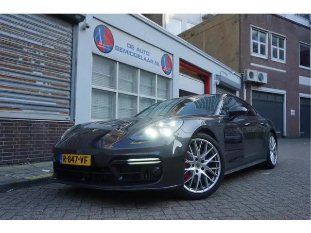 Porsche Panamera 4.0 GTS V8 BiTurbo | Sport Chrono | Luchtvering | Panoramadak | Adaptive + Lane | 4...