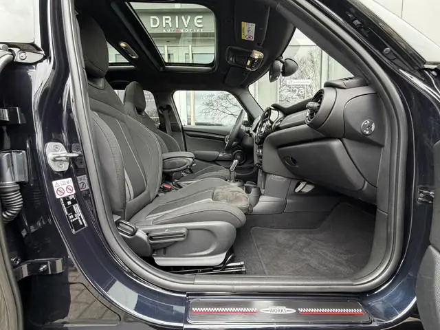 MINI 5-Deurs 1.5 Cooper Dalston Edition JCW|Pano|H/K|Enigmatic Black
