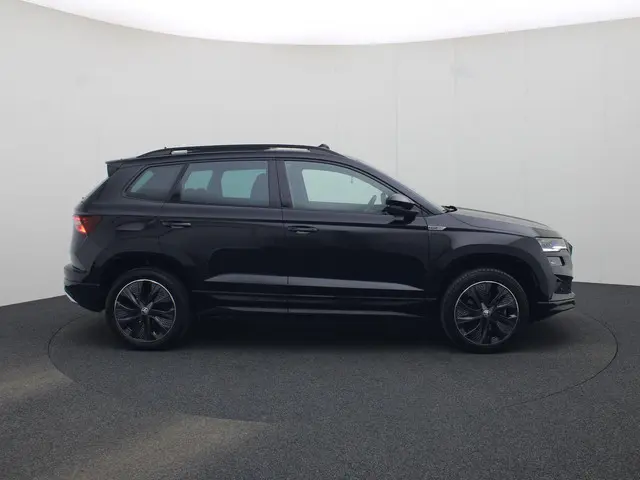 Skoda Karoq 1.5TSI/150PK ACT Sportline Business DSG · Panoramadak · Trekhaak · Apple/Android Car Pla...
